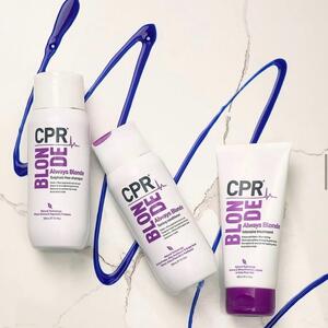 Blondies, this ones for you! Looking for the solution to maintain your beautiful blonde all year long? 🙋🏽‍♀️
@cprhair 
The Always Blonde solution contains Bio-Active Natural Technology for outstanding strength and performance. Violet and micro-pigments target both highlights and lowlights, neutralising yellow and brass reflects, leaving you with a perfect shiny blonde, always! 💜